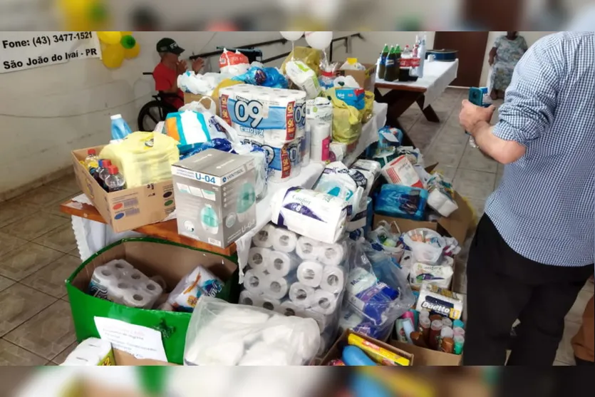 PM faz confraternização e entrega doações ao lar dos idosos