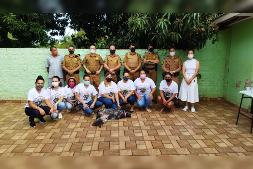 PM faz confraternização e entrega doações ao lar dos idosos