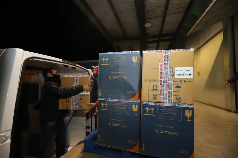 PR vai acelerar vacinação de adolescentes de 12 a 17 anos