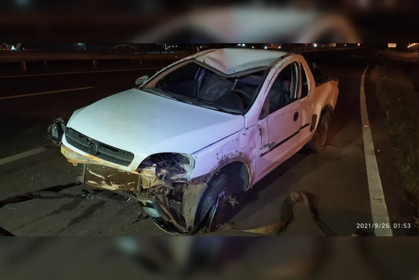 PRF atende a dois capotamentos em Apucarana na madrugada