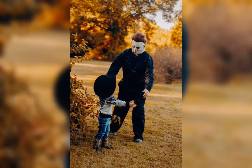 Pai tenta assustar filho e reação de garoto surpreende