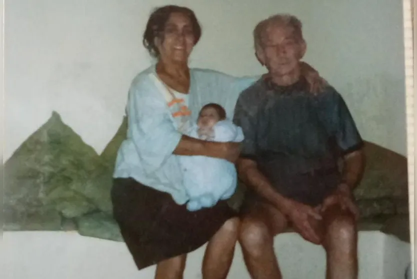  Pais adotivos de Margareth com a primogênita dela  