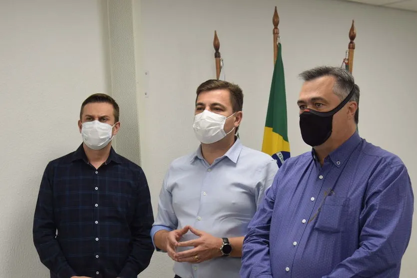 Paraná anuncia início da vacinação de adolescentes; entenda