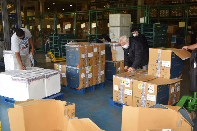 Paraná recebe 161.460 novas doses de vacina contra COVID