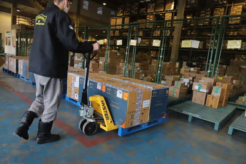 Paraná recebe mais 554,5 mil doses de vacinas contra Covid