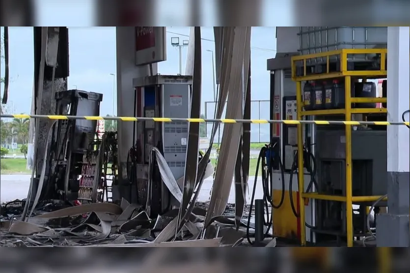 Postos de combustíveis são incendiados nesta madrugada