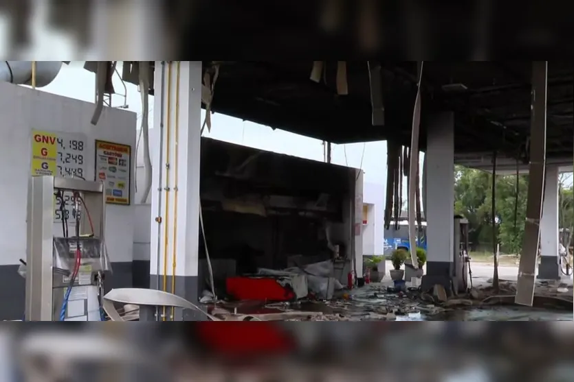 Postos de combustíveis são incendiados nesta madrugada