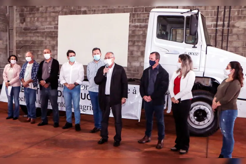 Prefeitura cede caminhão para Associação de cafeicultores