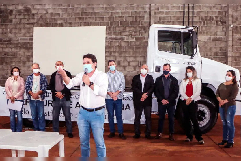 Prefeitura cede caminhão para Associação de cafeicultores