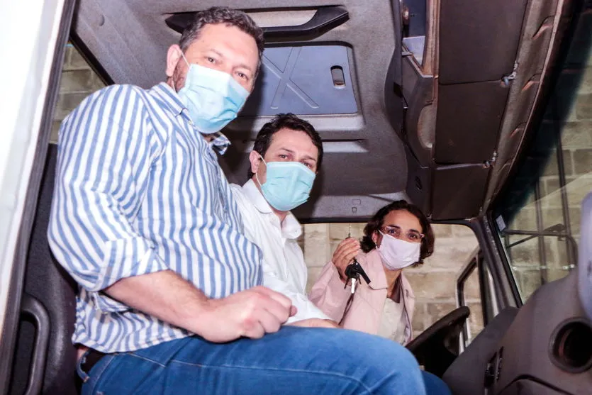 Prefeitura cede caminhão para Associação de cafeicultores