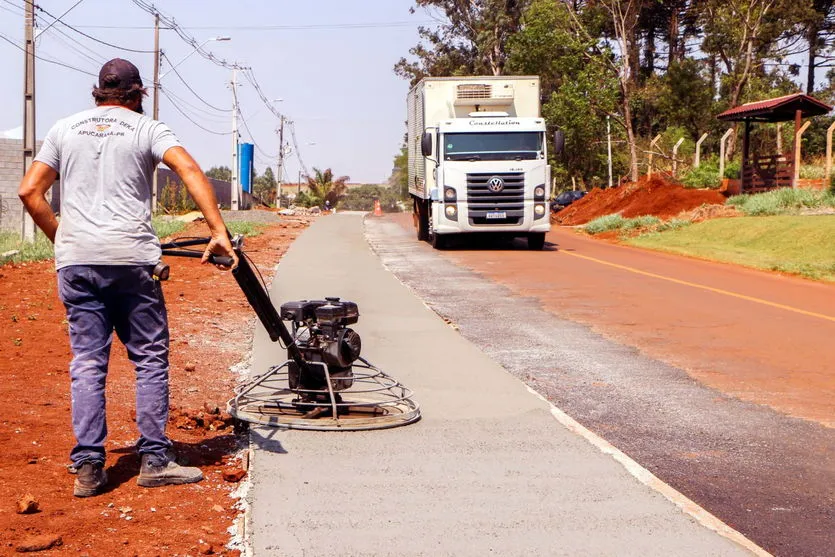 Prefeitura de Apucarana executa mais 300 metros de calçada