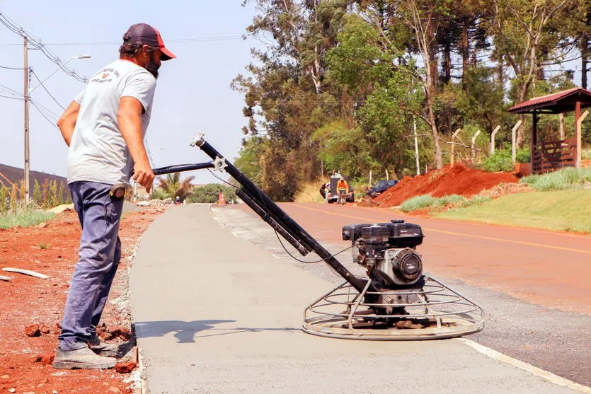 Prefeitura de Apucarana executa mais 300 metros de calçada