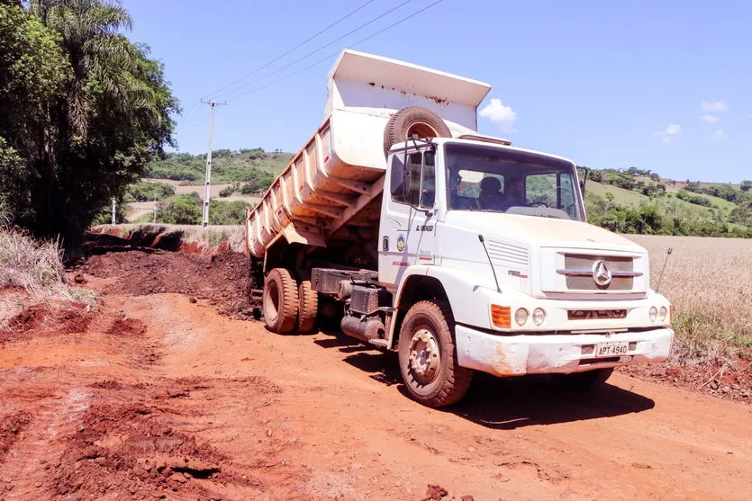 Prefeitura recupera 8 Km de estrada na Gleba Cambira
