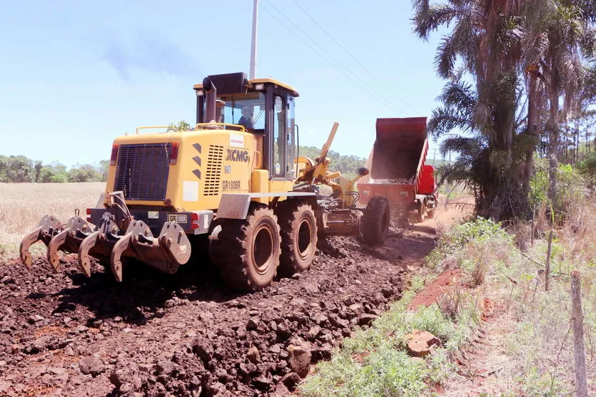 Prefeitura recupera 8 Km de estrada na Gleba Cambira