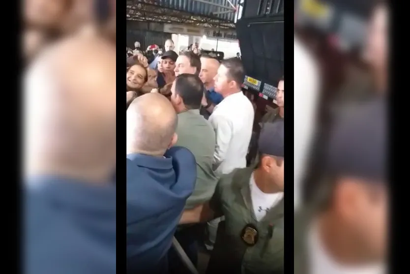Presidente Bolsonaro chega para evento em Maringá