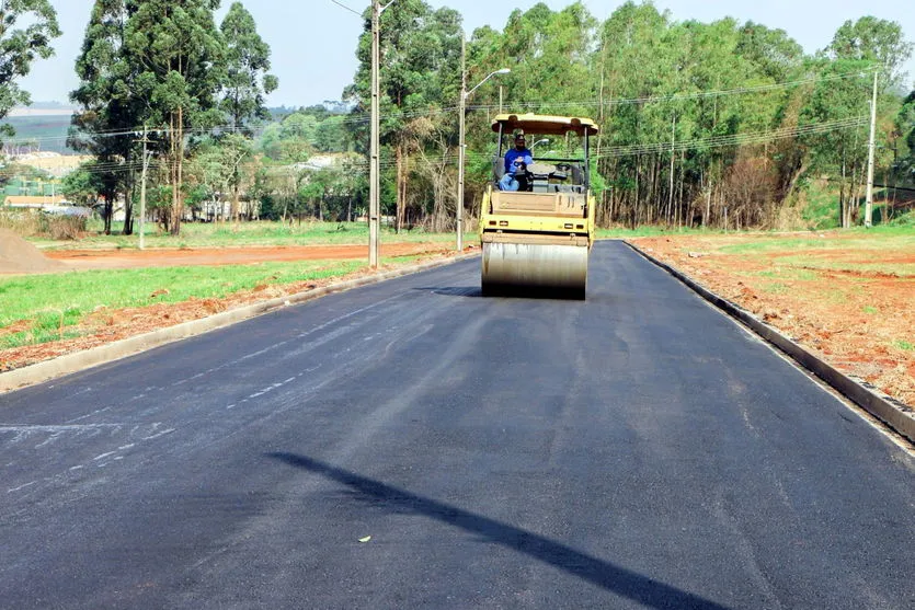 Ruas do Recanto do Lago em Apucarana recebem capa asfáltica