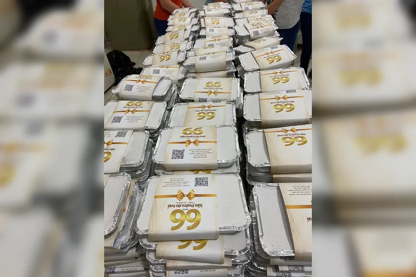 São Pedro do Ivaí faz 66 anos e distribui bolos a moradores