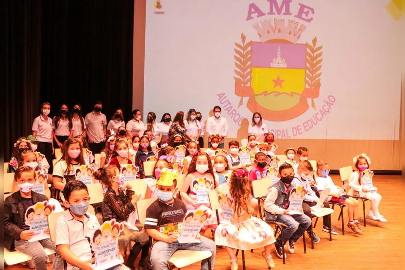 Sarau de Poesias incentiva a leitura em Apucarana