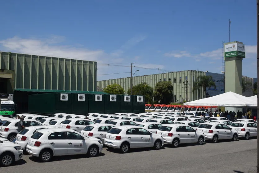 Saúde do PR entrega 108 veículos para a Região Metropolitana