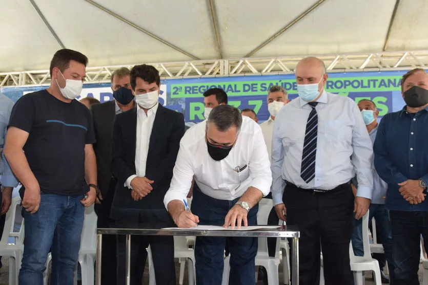 Saúde do PR entrega 108 veículos para a Região Metropolitana