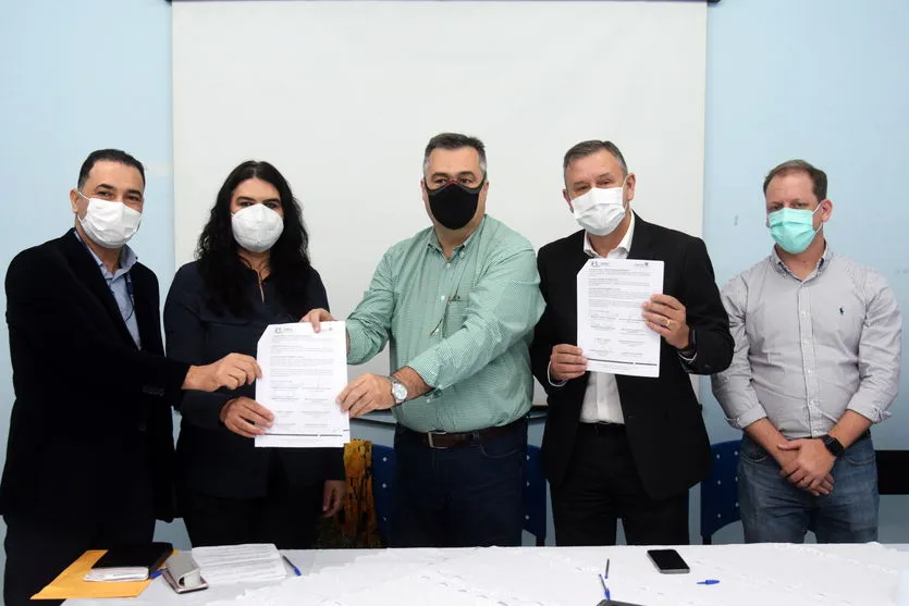 Sesa e Unespar firmam termo para implantação de residência