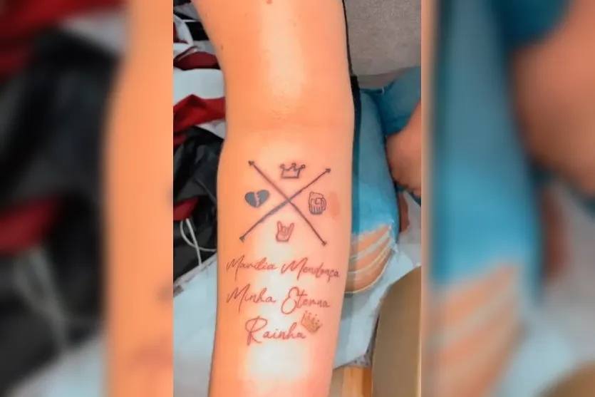  Tatuagem que a jovem fez em homenagem à cantora 
