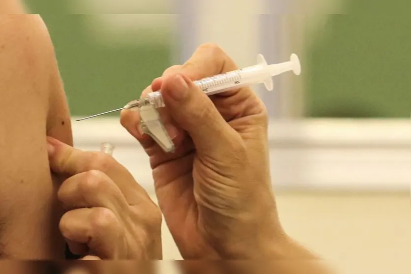 Vacinação continua em Apucarana neste domingo (7)