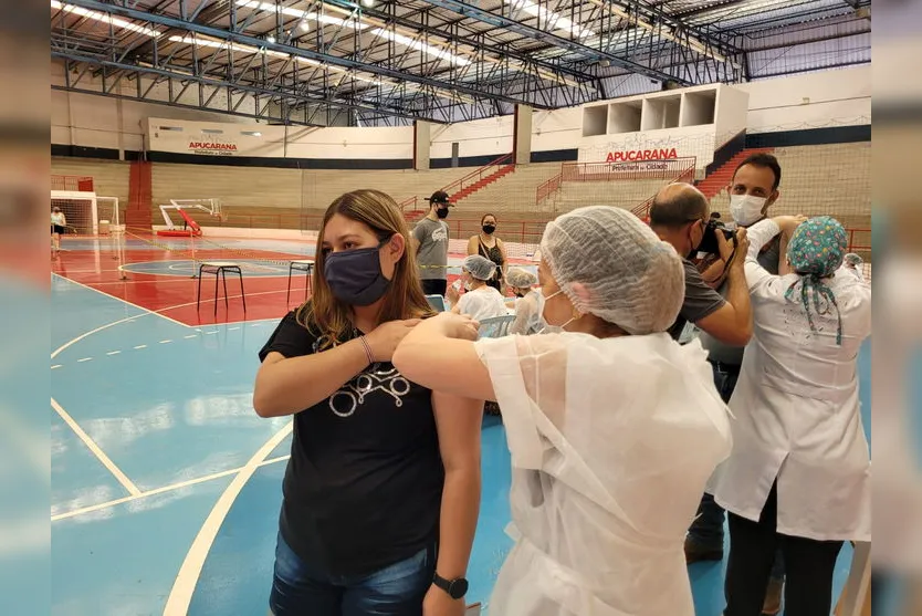 Vacinação em Apucarana tem grande procura por jovens; veja