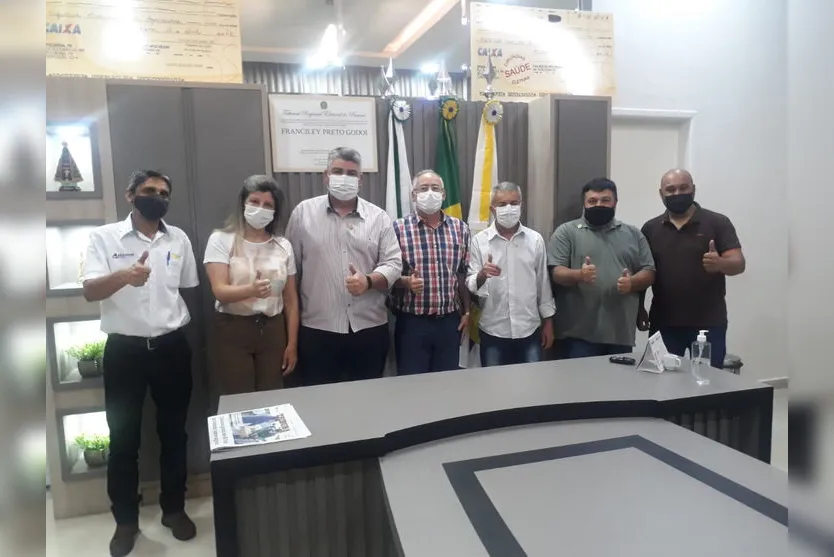 Vereadores de Cambira visitam Câmara de Apucarana