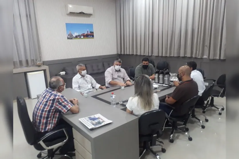 Vereadores de Cambira visitam Câmara de Apucarana
