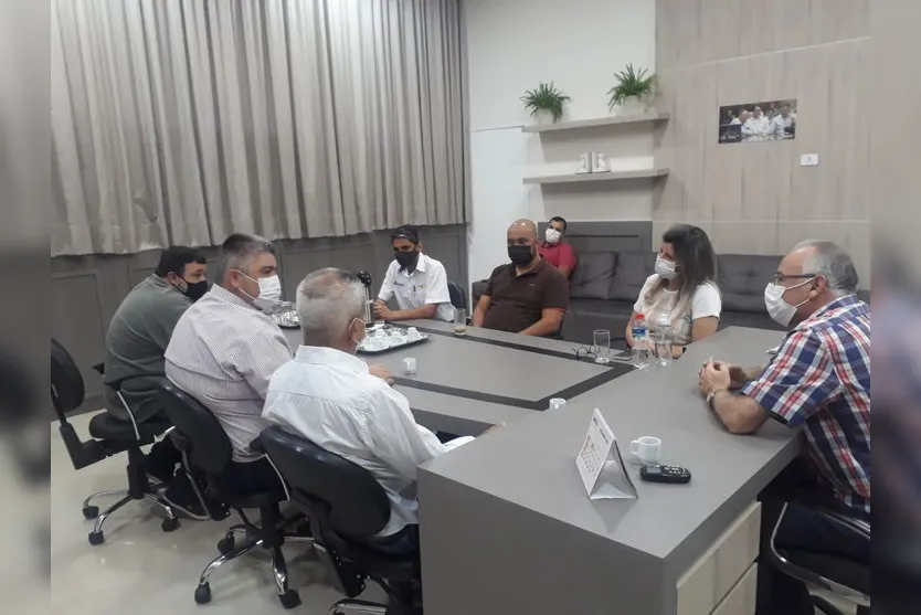 Vereadores de Cambira visitam Câmara de Apucarana