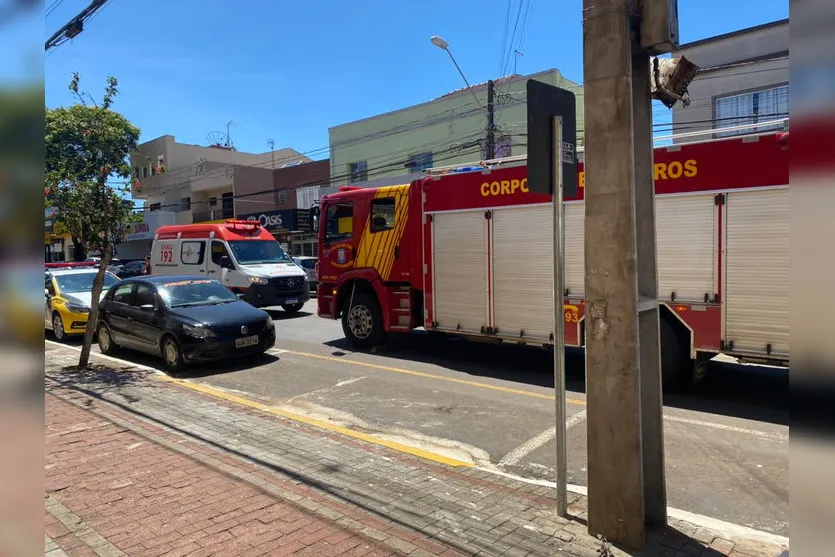 Viatura dos Bombeiros de Apucarana é atingida por moto