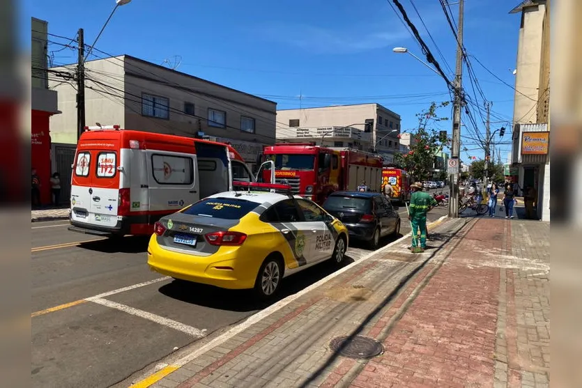 Viatura dos Bombeiros de Apucarana é atingida por moto
