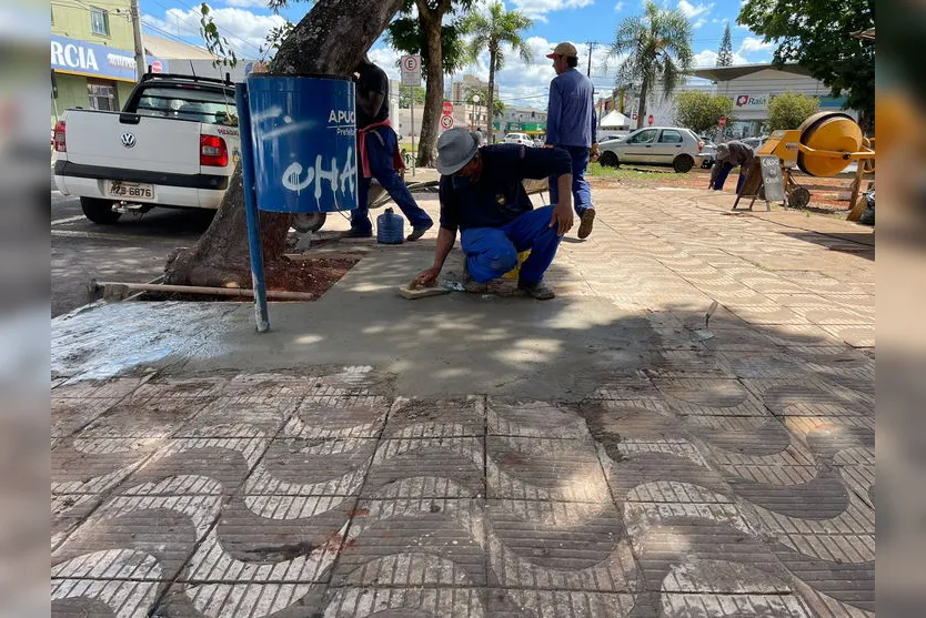 Zeladoria da área central de Apucarana é realizada