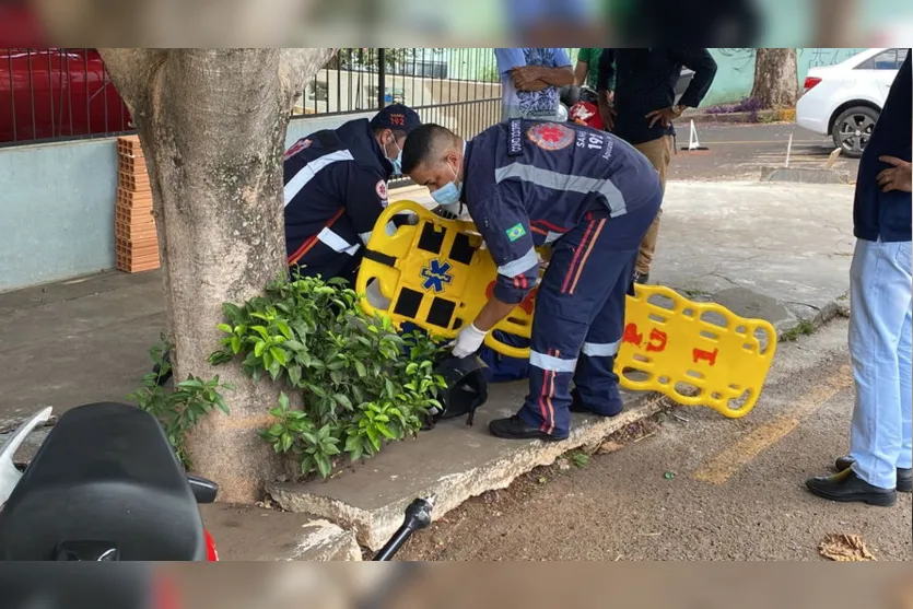 Acidente entre moto e carro deixa um ferido em Apucarana