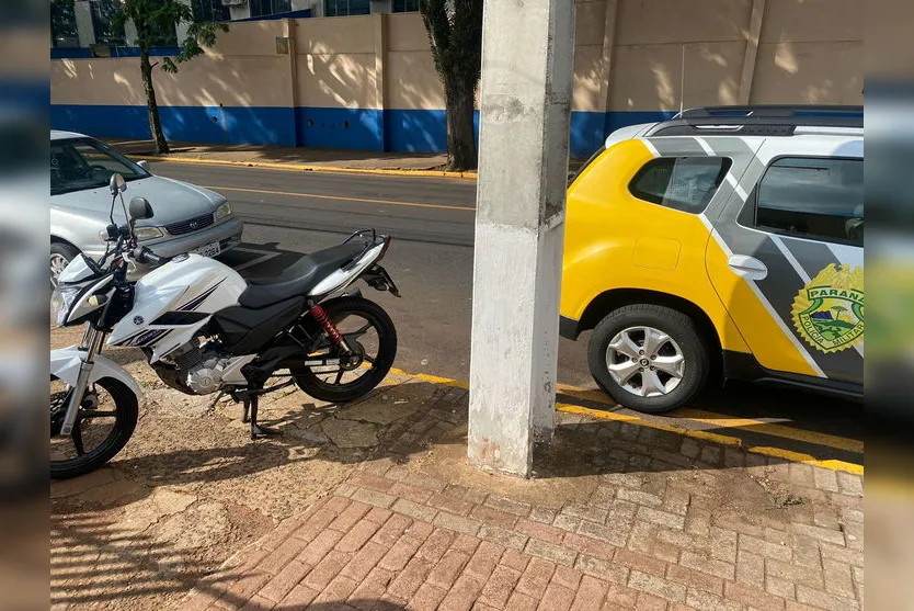 Acidente entre moto e carro em Apucarana deixa mulher ferida