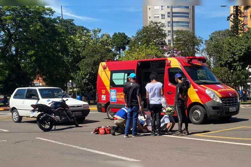 Acidente no centro de Apucarana deixa casal ferido