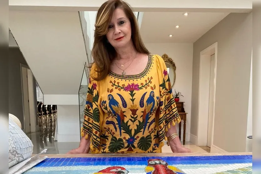 Advogada de Apucarana cria mosaico gigante de pássaros