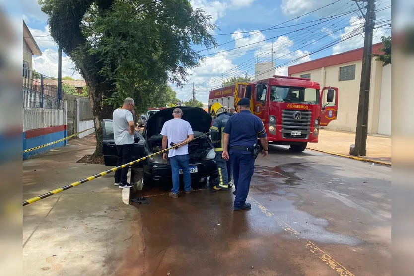 Altas temperaturas provocam incêndio em veículo
