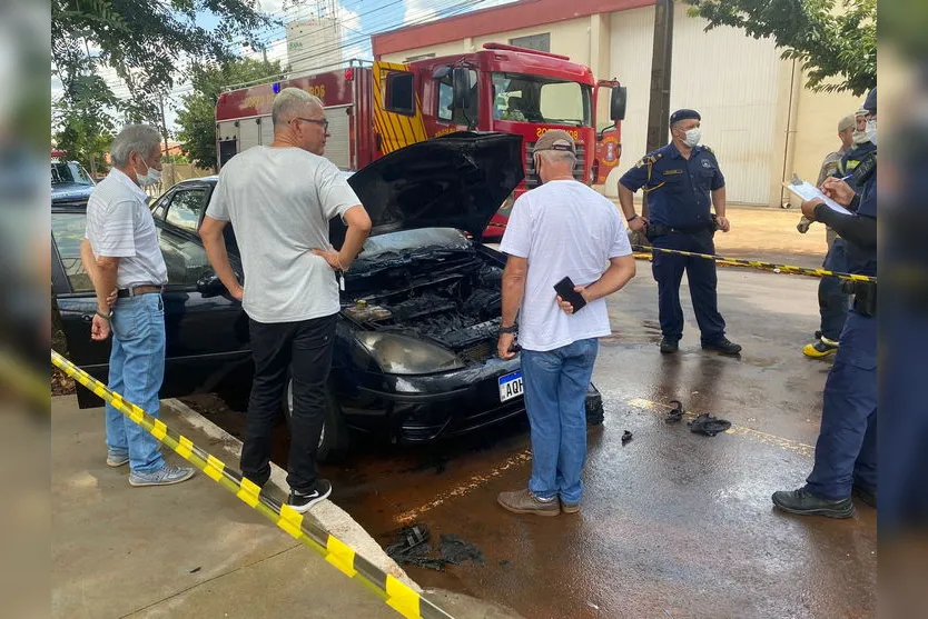 Altas temperaturas provocam incêndio em veículo