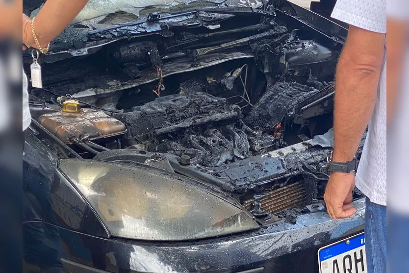 Altas temperaturas provocam incêndio em veículo