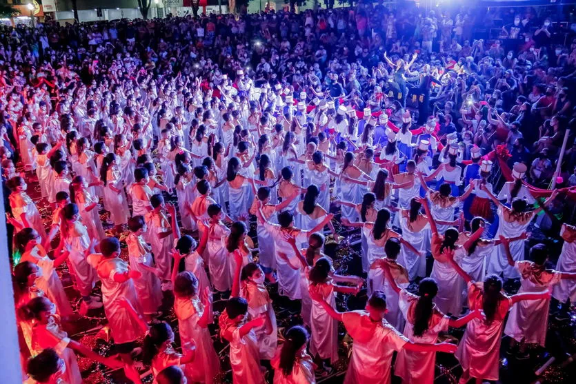 Alunos apresentam cantata natalina na Praça Rui Barbosa