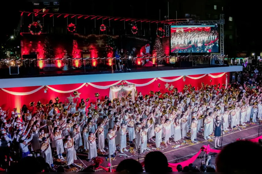Alunos apresentam cantata natalina na Praça Rui Barbosa