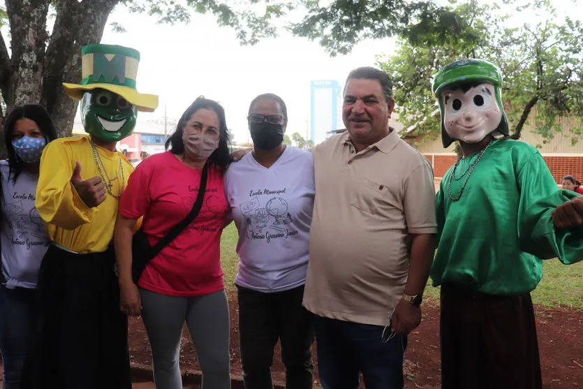 Alunos fazem passeio na carreta da “Liga da Justiça"