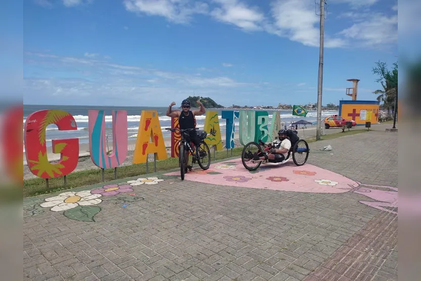 Amigos deficientes concluem viagem de bike até Guaratuba