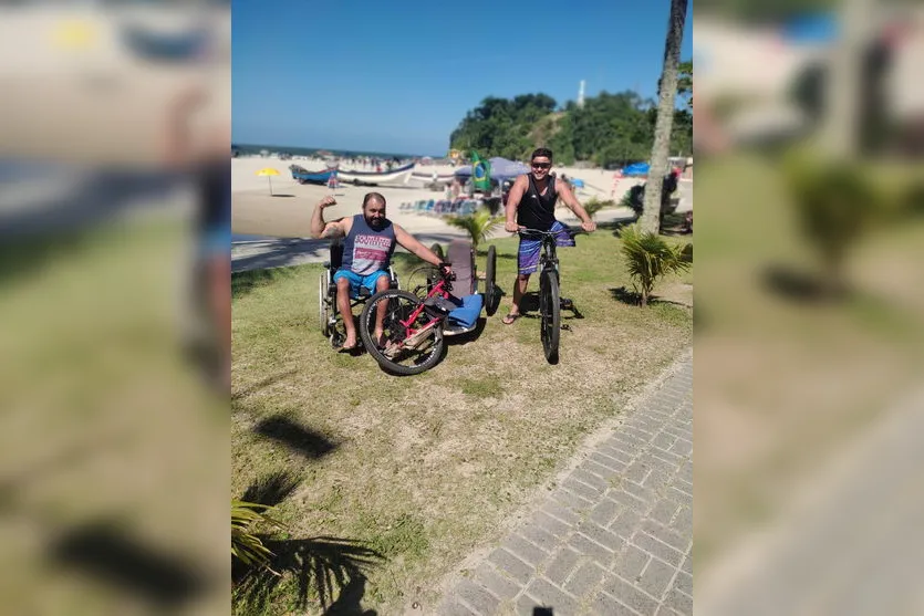 Amigos deficientes concluem viagem de bike até Guaratuba