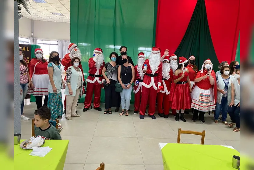 Apae de Apucarana realiza festa de Natal para os alunos