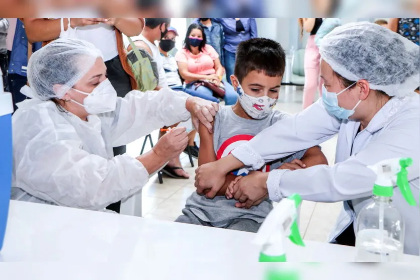 Apucarana inicia vacinação de crianças de 5 a 11 anos