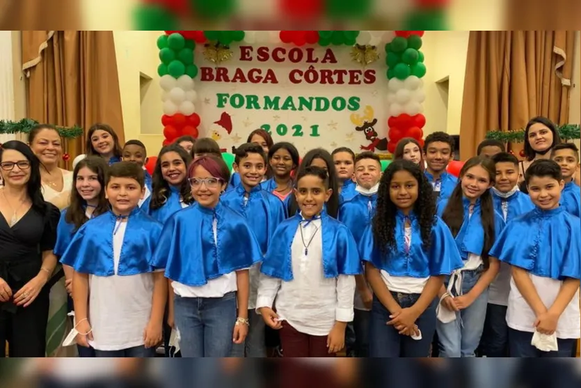 Apucarana realiza formatura de 1,3 mil alunos