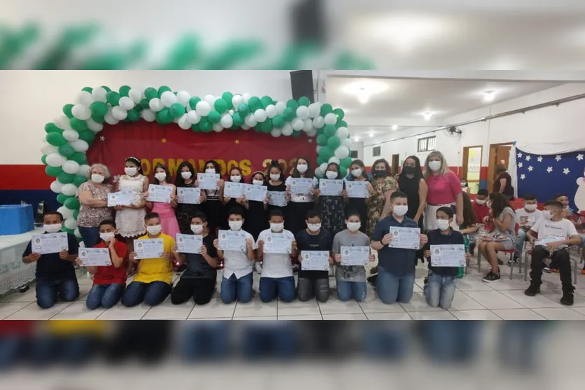 Apucarana realiza formatura de 1,3 mil alunos